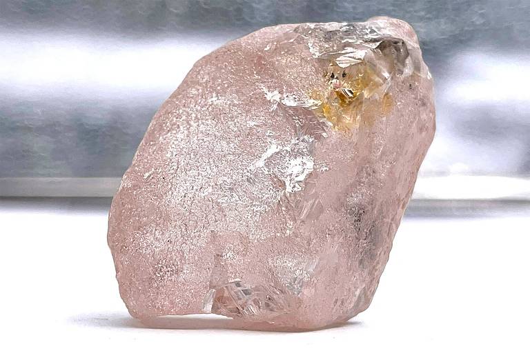 Maior diamante rosa dos últimos 300 anos é descoberto em Angola